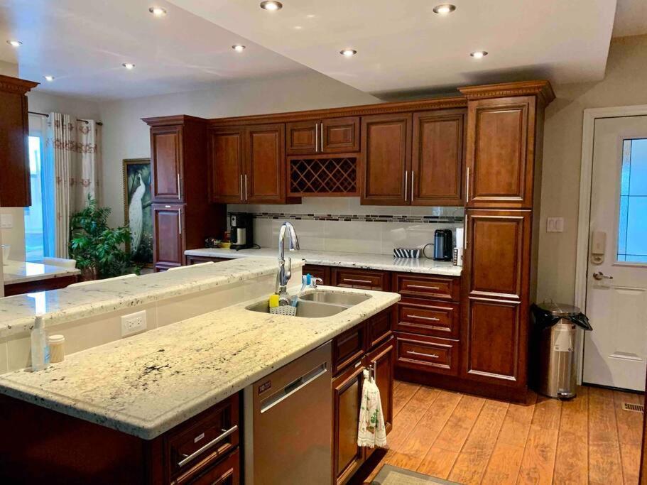 New & Cozy Niagara Getaway. 7 Mins From The Falls Exterior photo